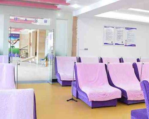 初生广州助孕婴儿吐奶